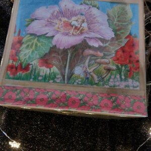 PUZZLE 300 PCES EN COFFRET   "POUCETTE ET LE LUTIN SERVIABLE"